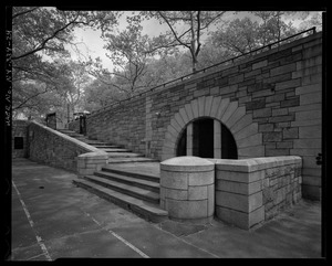 Detail of staircase and arch of Riverside Park Promenade over railroad at West 102nd Street, looking northeast. - Henry Hudson Parkway, Extending 11.2 miles from West 72nd Street to HAER NY-334-24