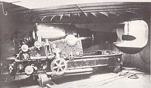 HMS Hotspur (1870) 12-inch gun.jpg