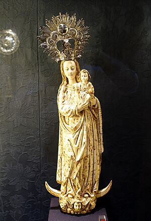 Madonna with Child, anonymous Filipino artist, 1600s AD, ivory, silver - Cathedral of Seville - Sevilla, Spain - DSC07641