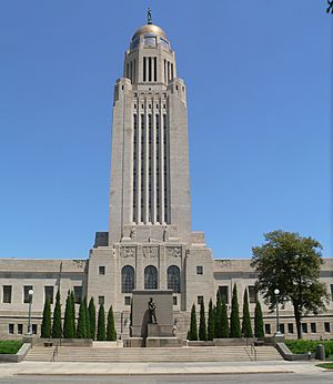 Nebraska State Capitol from W 2