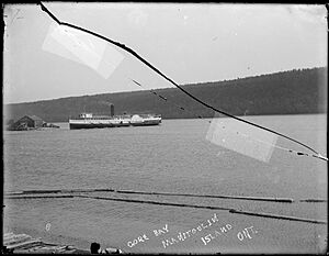 Old sidewheeler "Pittsburgh" in Gore Bay, Manitoulin Island (I0014079)