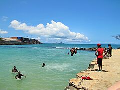 Sao Tome Pier Jumping 2 (16248251742)