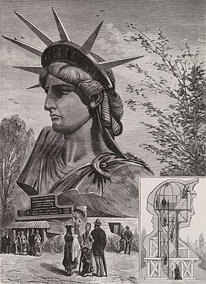 Tête de la Statue de la Liberté, dans le Parc du Champ-de-Mars
