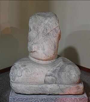 Turkic 8th Century Marble Statue of Bilge Khan (35580731981).jpg