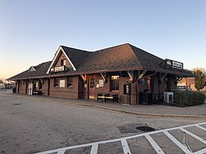 2019-10-27 1733 Crystal Lake Illinois Train Station