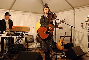 Aura med band