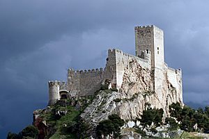 Castillo de Almansa sobre el cerro del Aguila.jpg