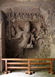 Elephanta, grotta 1, rilievi riferibili al 400-550 dc ca., Shiva che uccide Andhaka 01