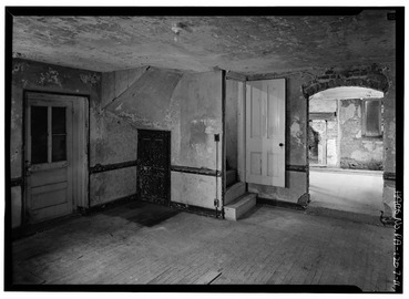 INTERIOR, FIRST FLOOR WITH CLOSET STAIRCASE - Thomas Massey House, Lawrence and Springhouse Roads (Marple Township), Broomall, Delaware County, PA HABS PA,23-BROOM.V,1-11