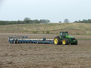 John Deere 8530 with Kinze 3700