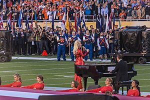 Lady Gaga Super Bowl 50 (24720897000)