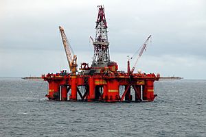 Oil platform in the North SeaPros