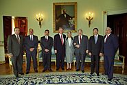 Photograph of President William Jefferson Clinton with Presidents of Central American Nations on the State Floor of the White House - NARA - 5899990
