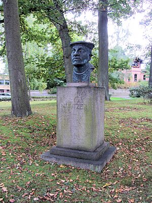 Schwerin Paulshöher Weg Thomas-Müntzer-Büste 2012-09-30 050