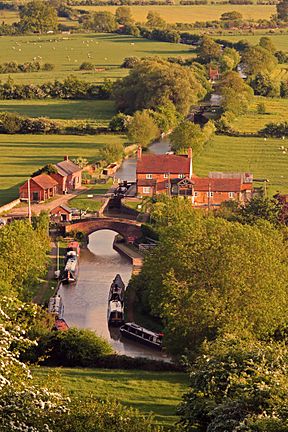The Oxford Canal viewed from Napton-on-the-Hill.jpg