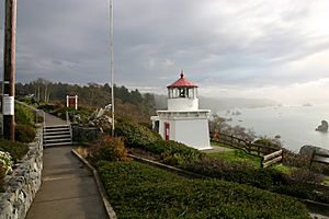 Trinidad Memorial Lighthouse 2004.jpg