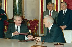 (10) 1988 Bill Hayden, Russian FM Shevardnadze, Moscow
