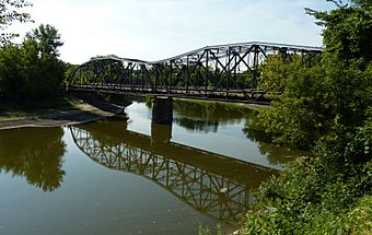 2009-0805-MN-StPeter-BroadwayBridge.jpg