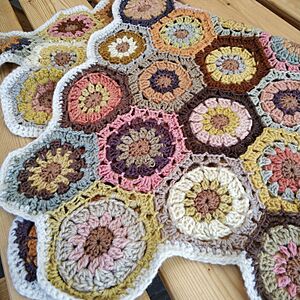 Blanket of natural dyed yarn