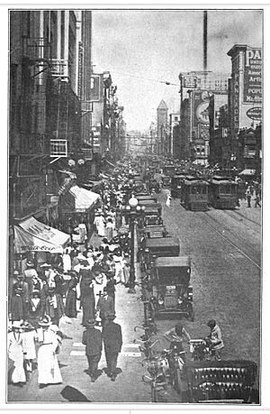 Broadway and Seventh looking north 1914