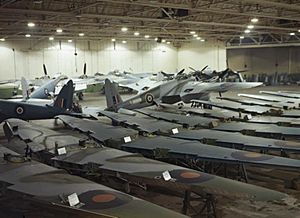 Building Mosquito Aircraft at the De Havilland Factory in Hatfield, 1943 TR1426