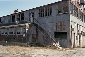 Defoe Shipbuilding abandoned buildings 1981