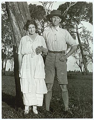 Karen Blixen and Thomas Dinesen 1920s.jpg