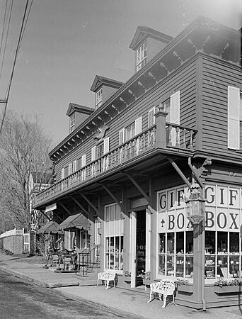 Nehemiah Jennings Block, 668-70 Main Street, Southport (Fairfield County, Connecticut)