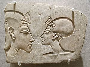 Nuovo regno, fine della XVIII dinastia, placca wilbour, con nefertiti e il coreggente smenkhkare o il giovane tutankhaten, 1352-36 ac ca. 1