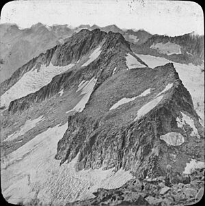 Pic du Milieu et pic de la Maladetta, vue prise du sommet du Néthou, août