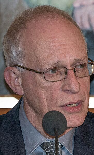 Prof. Oliver Hart close-up (cropped)