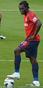 Romelu Lukaku kick off Fulham v WBA (cropped)