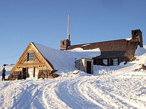 Silcox Hut front P1550