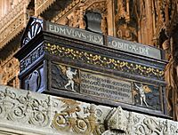 WinchesterCathedral Chest1