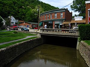 1585 - Berkeley Springs State Park - Fairfax St