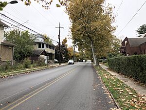 2022-10-24 13 29 03 View west along Pembroke Avenue at Penn Boulevard in East Lansdowne, Delaware County, Pennsylvania
