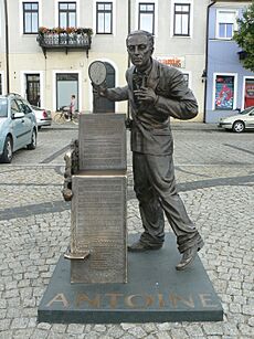 Antoni Cierplikowski (Antoine de Paris) - pomnik (Sieradz)