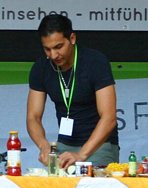 Attila Hildmann kocht auf dem Veggie Street Day Dortmund 2010-08-14 (bearbeitet)