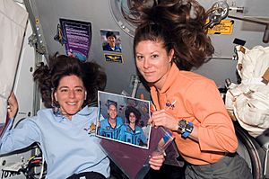 Barbara Morgan & Tracy Caldwell STS-118 on ISS with photo tributes (S118-E-09265)