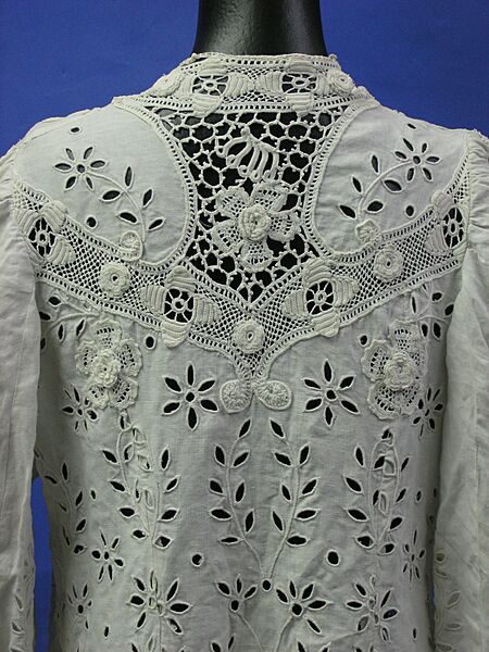 Coat, lace (AM 2002.81.1-12)