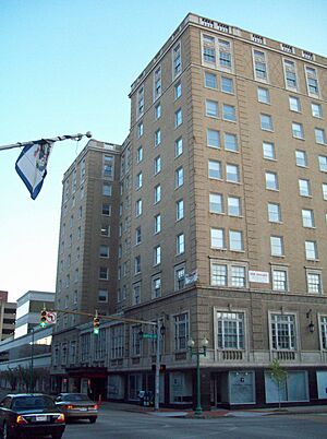 Daniel Boone Hotel Correct Apr 09