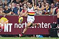 Eddie Betts kicking.4