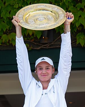 Elena Rybakina & Venus Rosewater Dish 2022