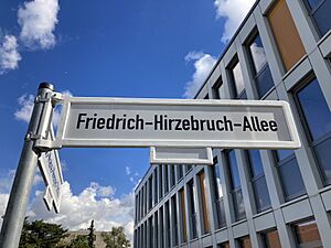 Friedrich-Hirzebruch-Allee Straßenschild