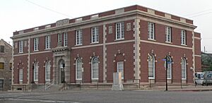 Globe, Arizona post office from S 1