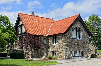 Hills Memorial Library - Hudson, New Hampshire - DSC07419.jpg