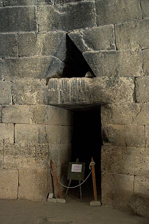 Interior of Treasury of Atreus, Mycenae, 090950