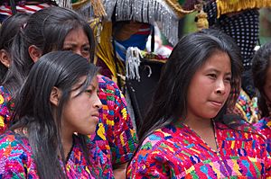 Jeunes femmes mayas.jpg