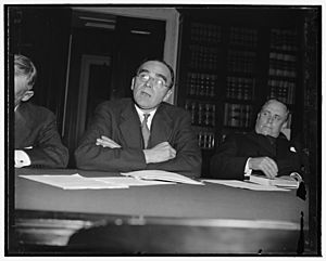 Mayor Hague battler favors Ludlow Amendment. Washington, D.C., May 10. New York Attorney Morris Ernst, writer and lawyer who battled Mayor Hague in civil liberty cases, appeared as witness LCCN2016875615.jpg