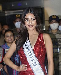 Miss-Universe-Harnaaz-Sandhu-returns-to-India (3) (cropped)